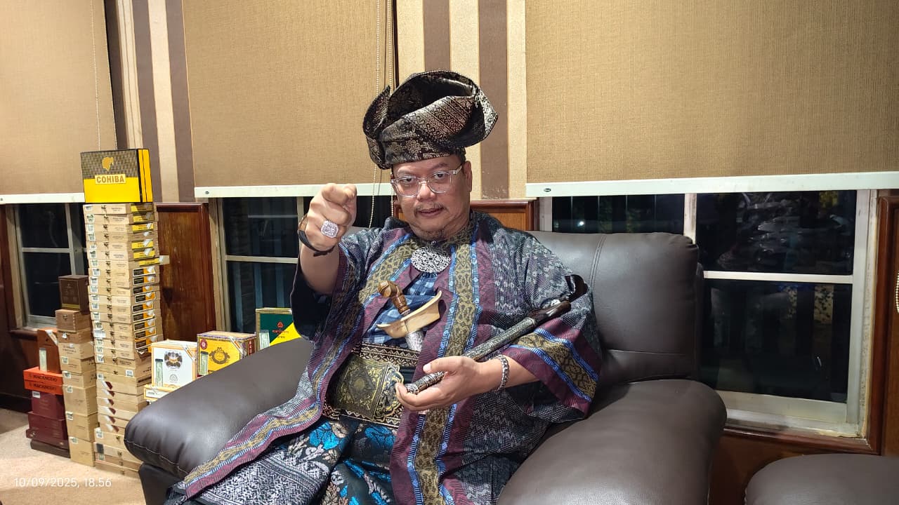 Pantun Marwah dari DM Rurry Afriansyah untuk Kepri Teguh Bermarwah Kini Mulai Pudar Dirusak Penjilat dan Mafia Pantun Marwah dari DM Rurry Afriansyah untuk Kepri: Teguh Bermarwah Kini Mulai Pudar Dirusak Penjilat dan Mafia