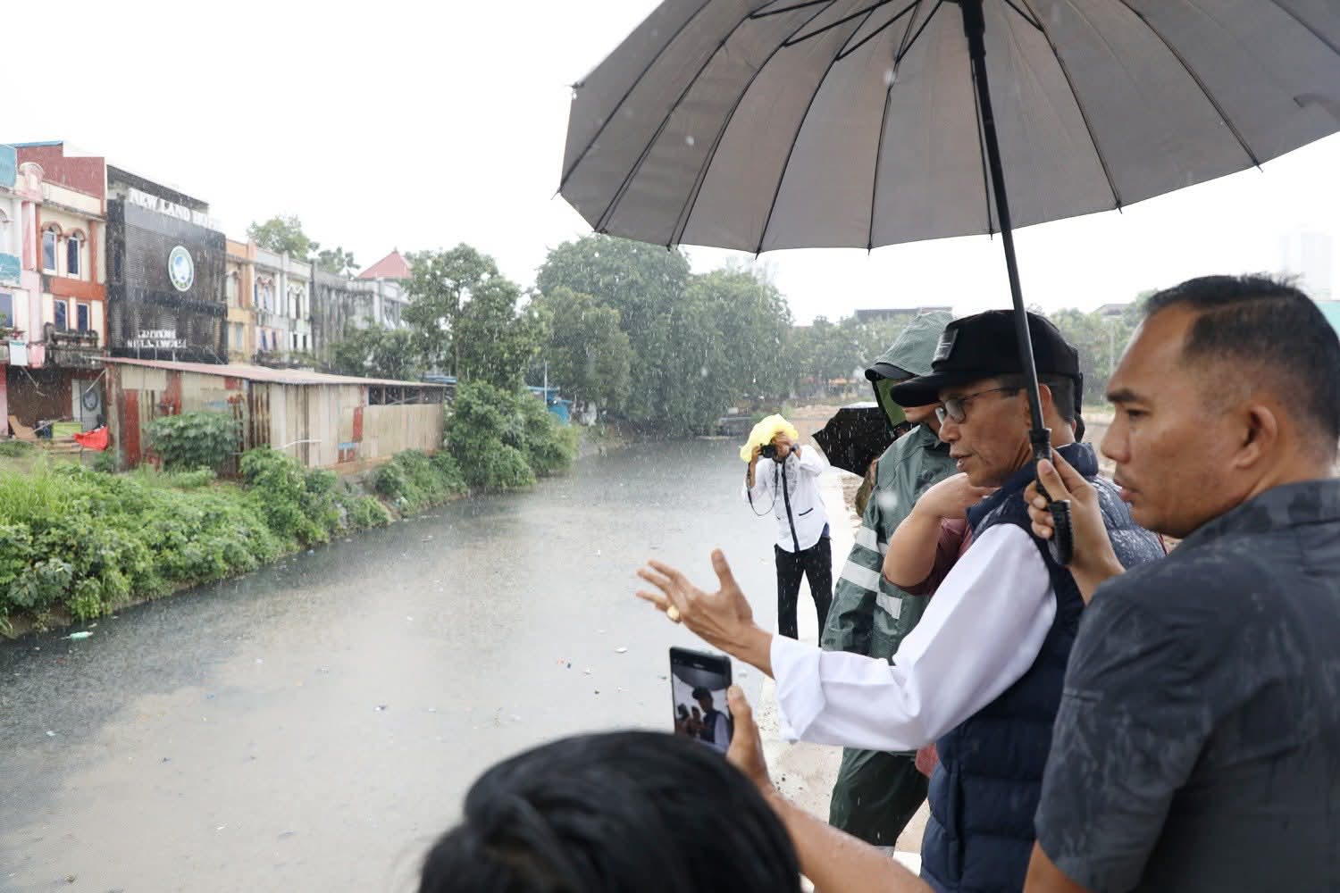 Atasi Banjir dan Tertibkan Tata Kota, Wali Kota Batam Tinjau Rumah Pompa Jodoh dan Truk Kontainer di Bahu Jalan Batu Ampar