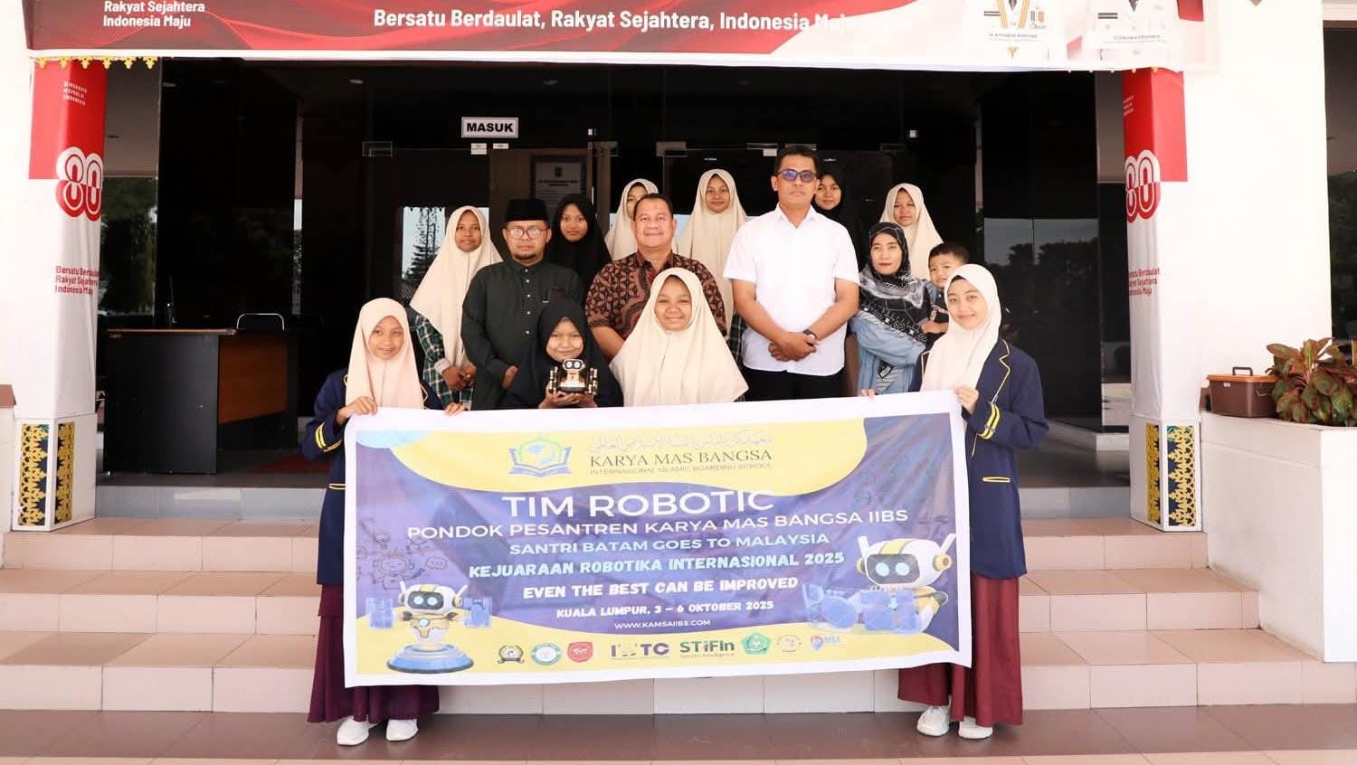Wali Kota Amsakar Diwakili Kepala Brida Kota Batam Efrius Lepas Peserta Lomba Robotik Internasional